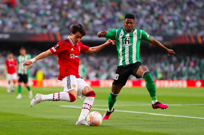 曼联内部会议纪要流出——关键时刻门线救险，西甲使命明确，阵容厚度经受考验(曼联再陷伤病危机新)