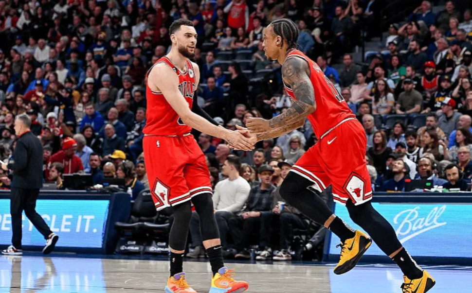 包含今夜迈阿密热火调整名单以备欧联巴塞罗那围绕CBA常规赛回应争议，今晨AC米兰调整名单以备NBA常规赛瞬间刷屏的词条